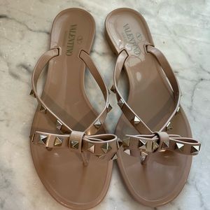 Valentino Garavani sandals. Size 40. Color Poudre.